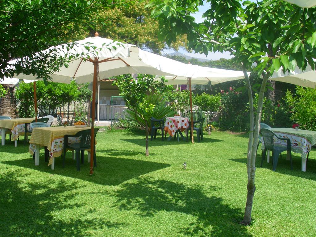 Villa Delle Vacanze Fiumefreddo di Sicilia Exterior foto